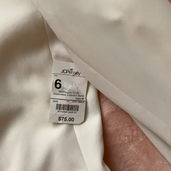 New Worthington white coat, size 6, 100% polyester, 2 pockets, plain hem. - Picture 3 of 5